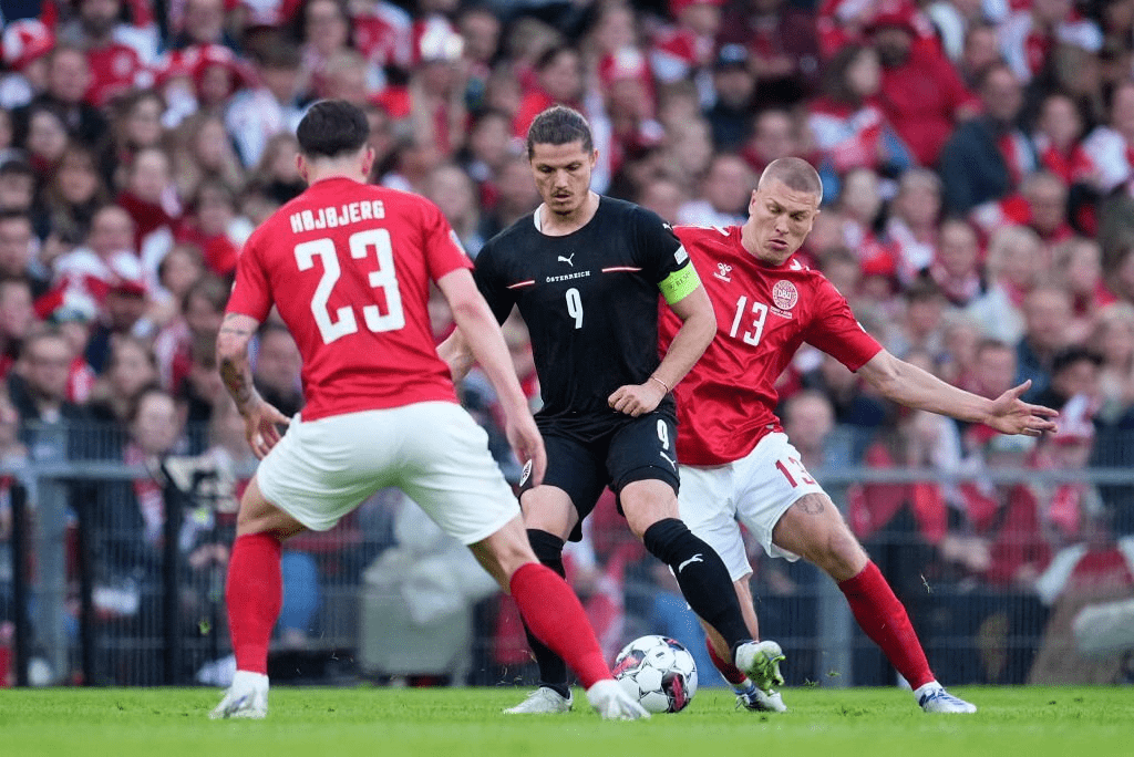 日本碾压奥地利，姆巴佩关键制胜