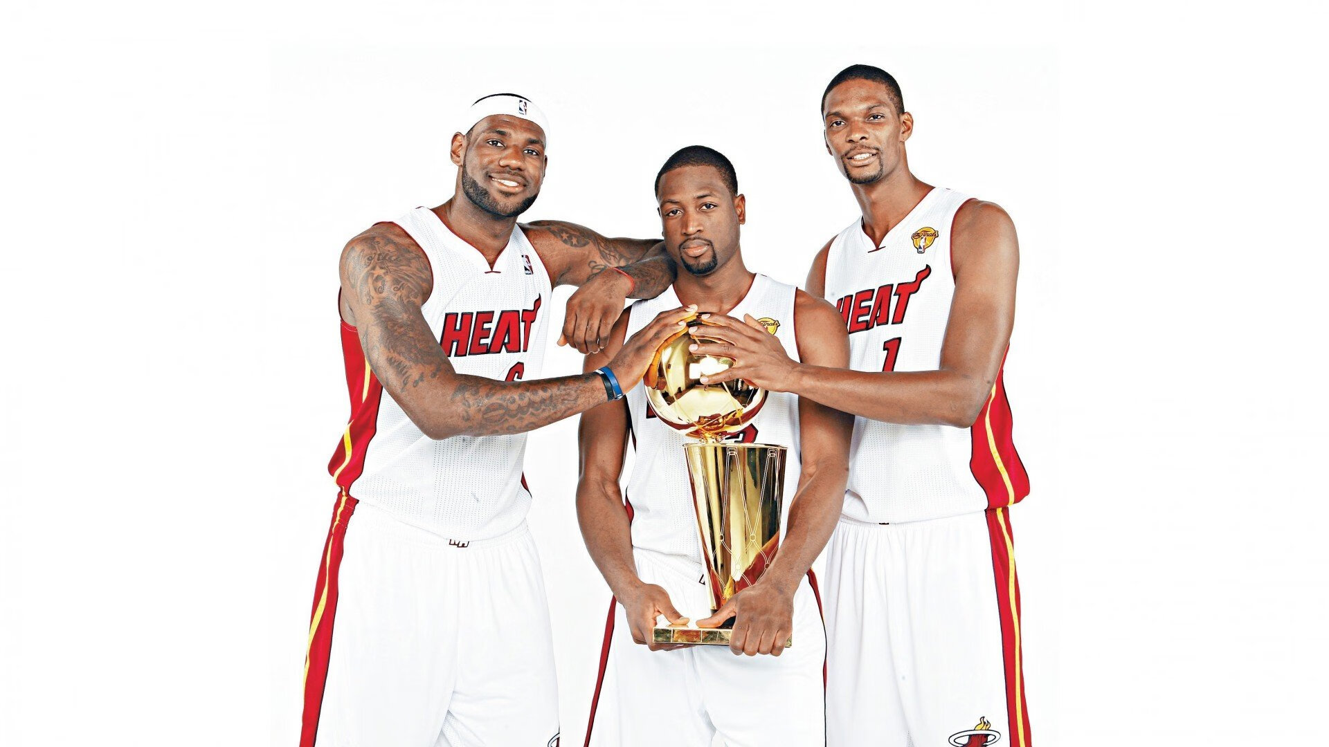 赛道轰鸣与球场狂胜，当极限速度遭遇绝对统治